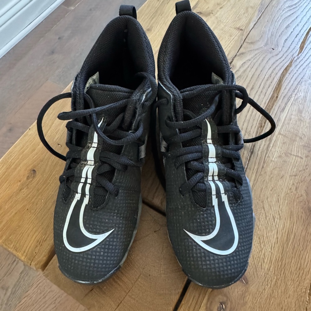 Nike kids Aloha menace football cleats